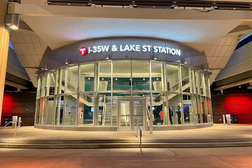 Photo Bus Station Lake Street